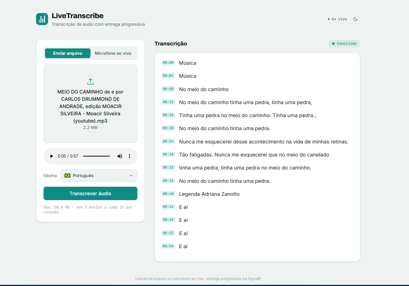 Captura de tela do LiveTranscribe mostrando a transcrição de um áudio em andamento